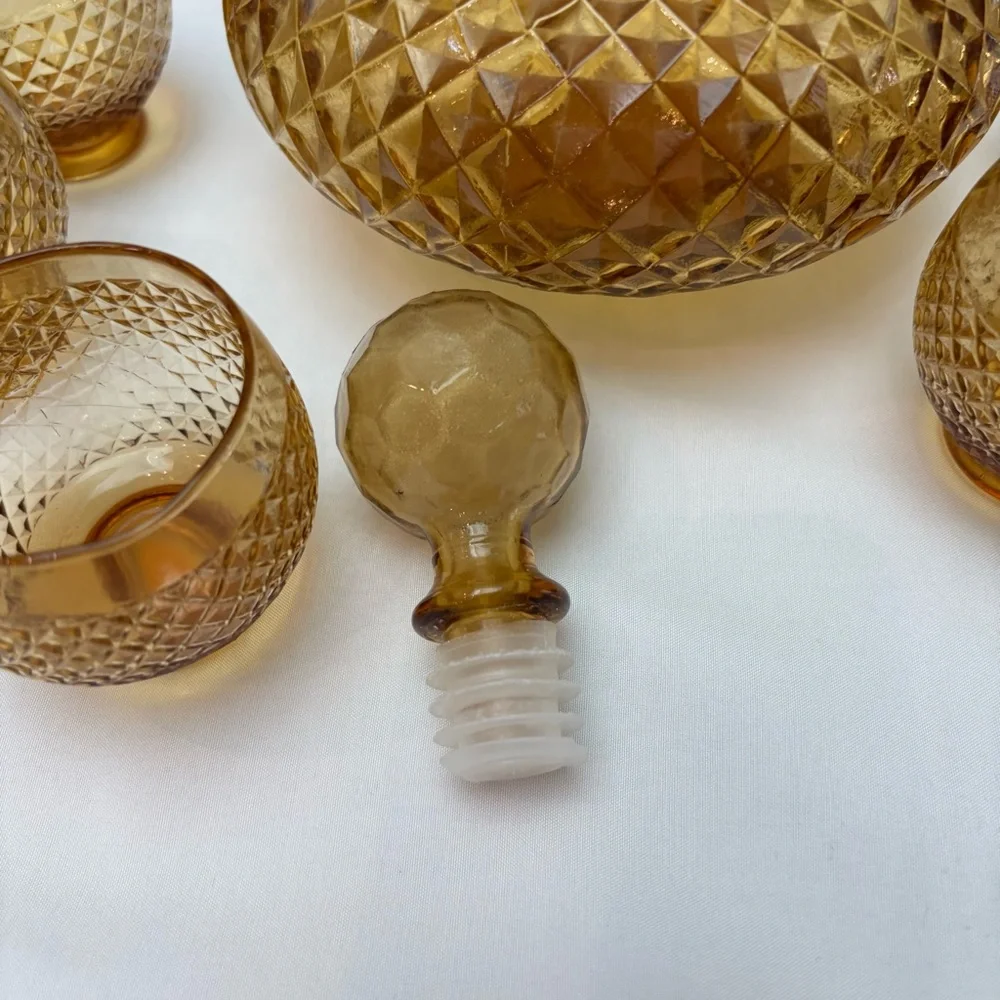 Vintage Amber Textured Glass Decanter And 5 Glasses Diamond Round w/ Lid Cordial